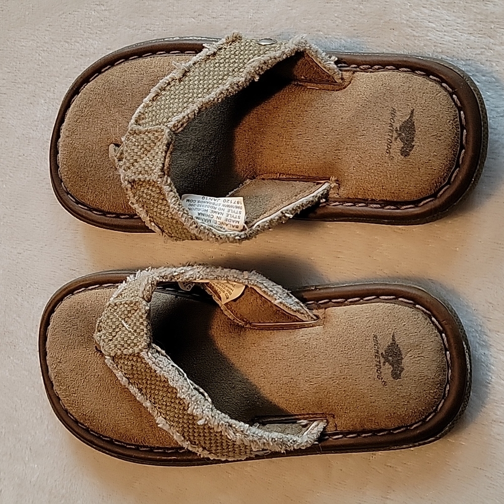 Rocket Dog Kids Brown Canvas Flip Flop Sandals - Picture 2 of 9